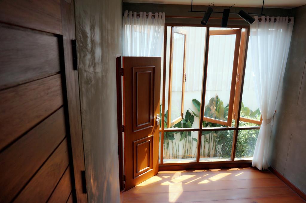 Joyful Thai Boutique Khách sạn 3*